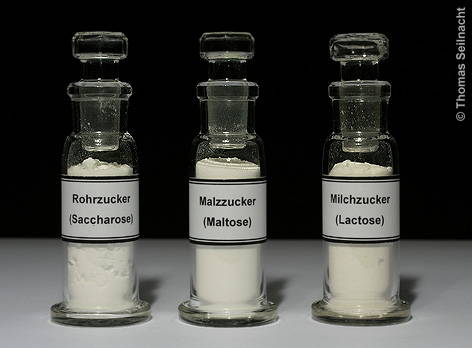 Rohrzucker, Malzzucker und Milchzucker in Flasche