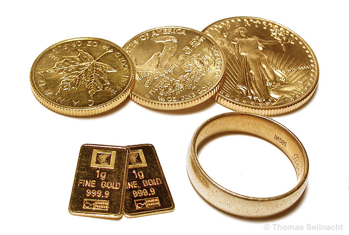Goldmünzen und Barren