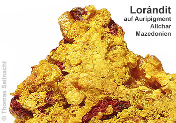 Lorándit mit Auripigment