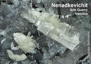 Nenadkevichit aus den Aris-Steinbrüchen in Namibia