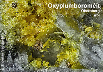 Oxyplumboroméit